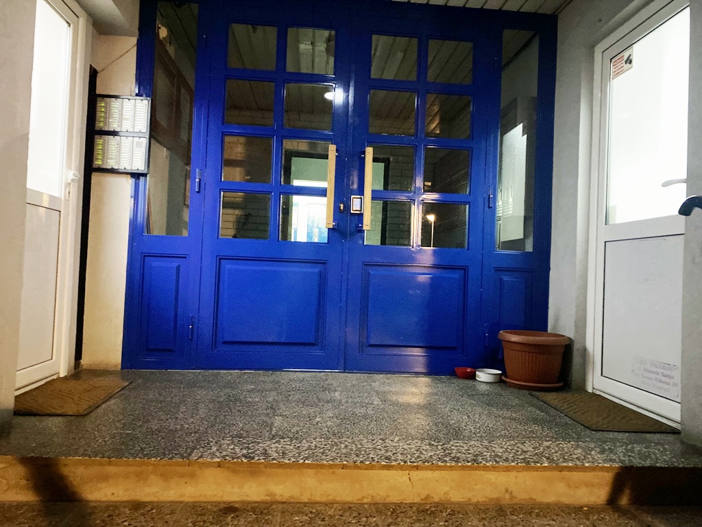 Postavljena nova ulazna vrata